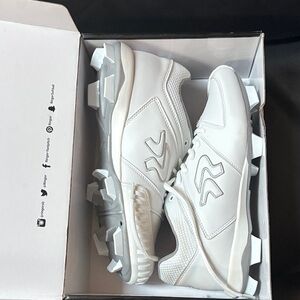 NIB Ringor Softball Cleats